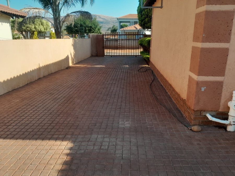 3 Bedroom Property for Sale in Geelhoutpark North West